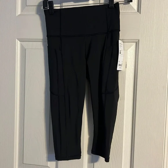 NWT Athleta Black Ultimate Stash Pocket Crop Leggings Capri Size XS - Picture 4 of 6